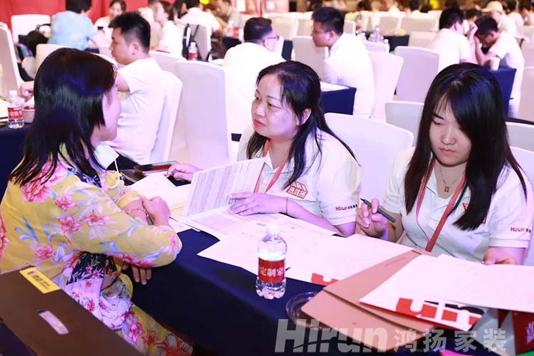 為中國定制家裝“起而行”，長沙裝修設計公司鴻揚定制產品全國首發！