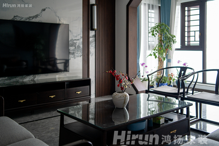 你見過125㎡的四房兩廳嗎？今天這套中式美宅絕對讓你大開眼見