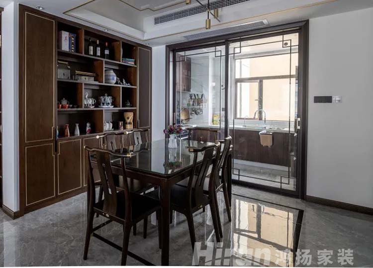 你見過125㎡的四房兩廳嗎？今天這套中式美宅絕對讓你大開眼見