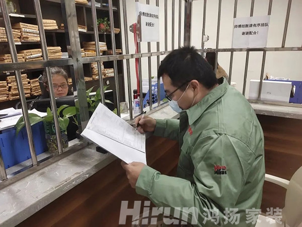 鴻揚(yáng)家裝逆勢增長憑什么？憑“穿了八年的工作服”